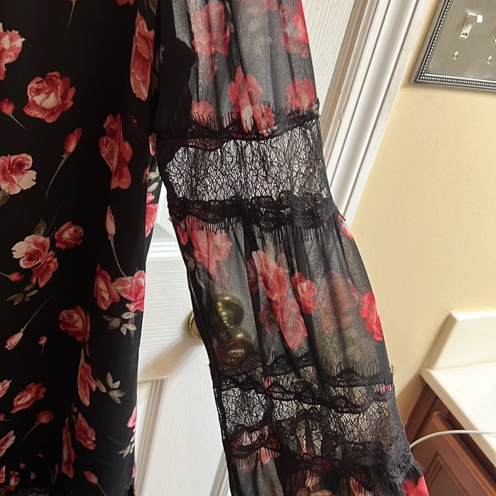 Too - Picture 3 of 5